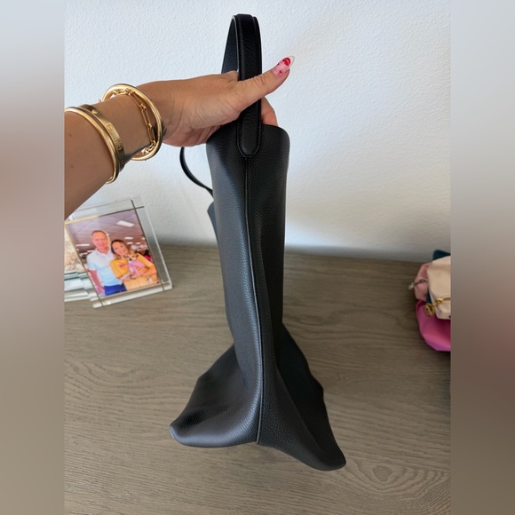 The Row n/s large park tote bag in black - Picture 6 of 11